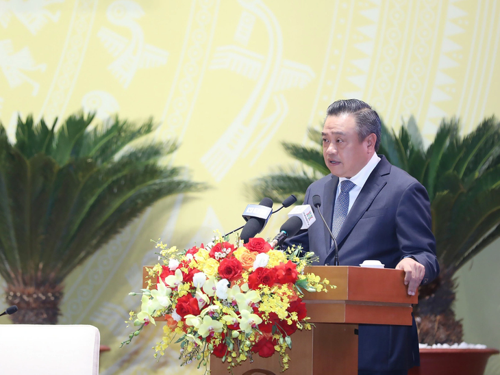 2,3 triệu học sinh ra đường cùng phụ huynh mỗi sáng, Hà Nội không tắc đường mới lạ- Ảnh 1. Chủ tịch UBND TP Hà Nội Trần Sỹ Thanh - Ảnh: QUANG VIỄN