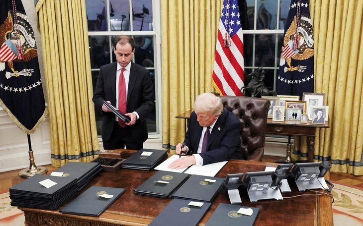 22 bang ở Mỹ kiện ông Trump vì bỏ quyền 'sinh ra ở Mỹ là công dân Mỹ' - Ảnh 1. 22 bang ở Mỹ kiện ông Trump vì bỏ quyền 'sinh ra ở Mỹ là công dân Mỹ' - Ảnh 2.